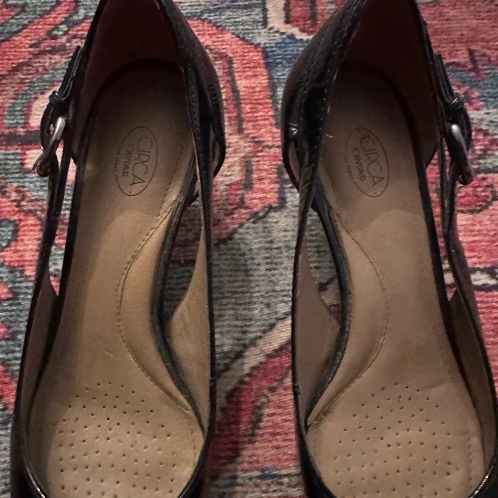 COPY - Circa Joan & David Black kitten heel shoes - Picture 4 of 5